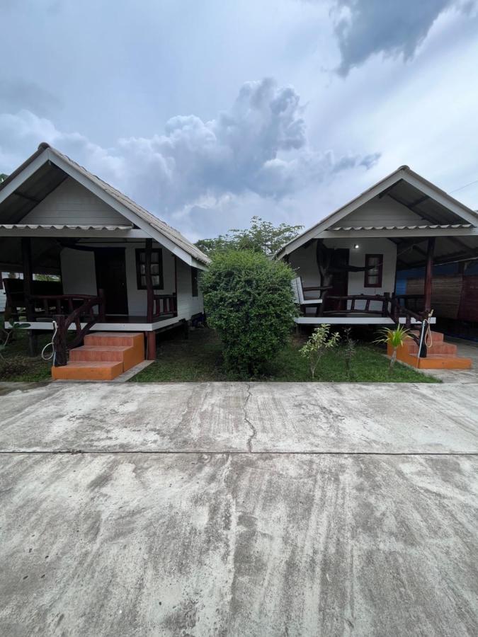 Pyramid Bungalow Hotel Ban Laem Sai Esterno foto